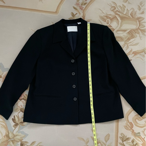 Classic black blazer by Liz Clairborne size 14P tailored shape button front - Picture 5 of 8